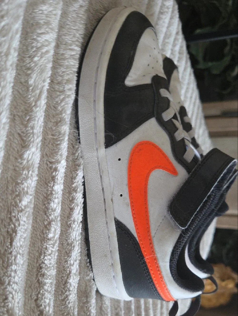 Nike Kids Low-Top Sneakers in White, Black & Orange Swoosh